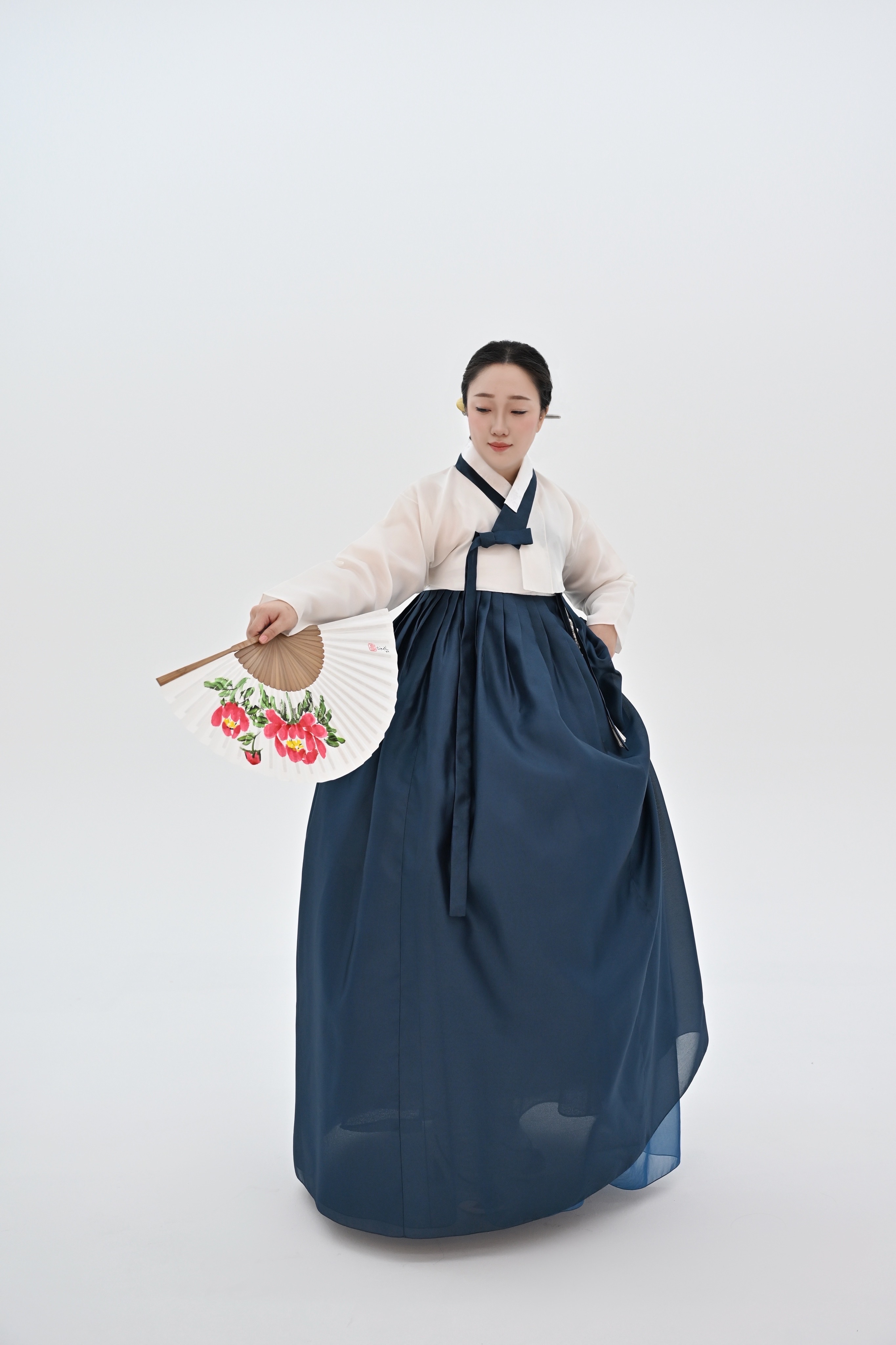 [맞춤한복] 지백색 저고리와 청록색 치마 한복 세트 촬영 공연 예식 혜여한복 - 상세 이미지 2