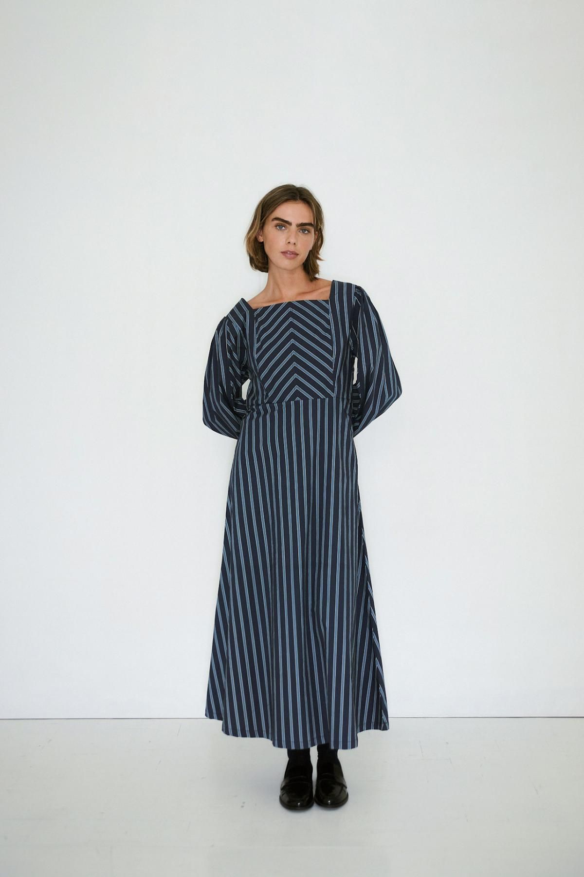타이니코튼 스트라이프 네이비 미디 원피스 AW25-629107 ONE COLOR - 상세 이미지 3
