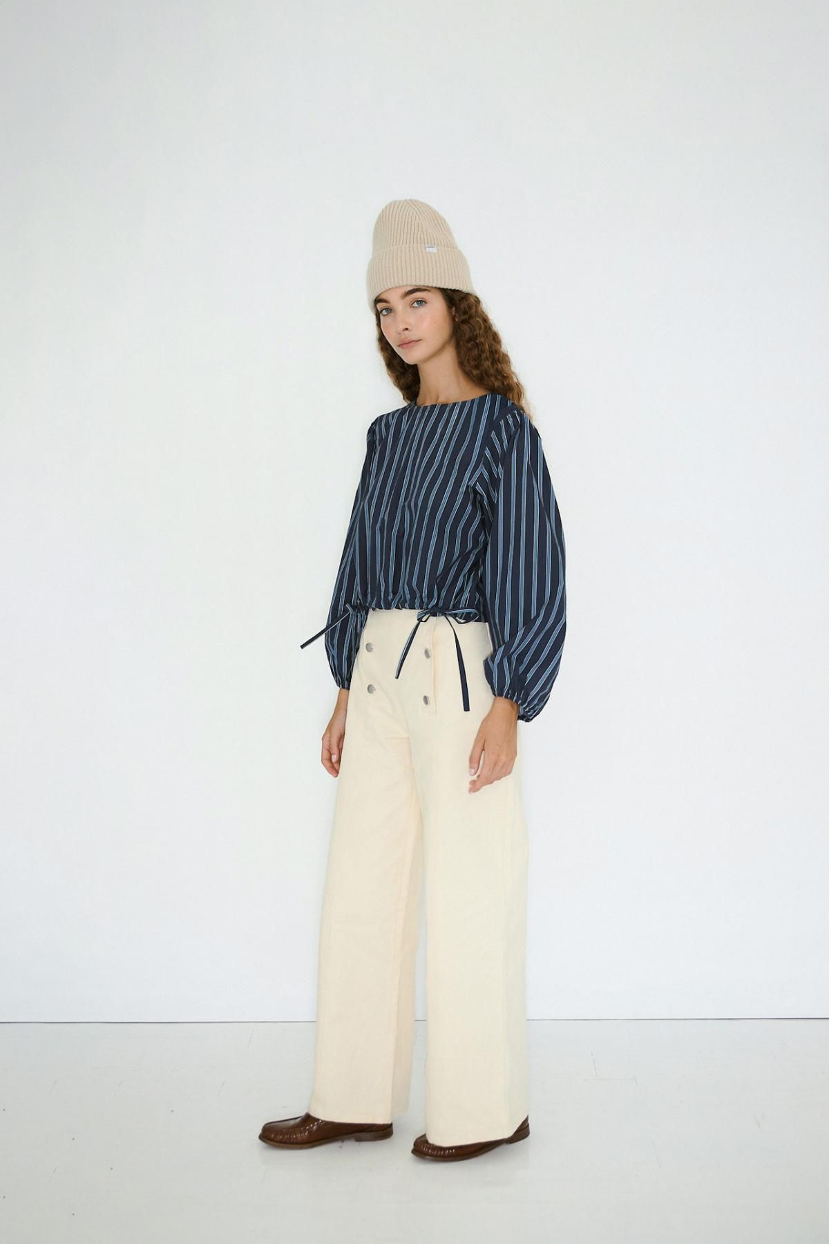 타이니코튼 네이비 스트라이프 퍼프소매 크롭 블라우스 AW25-630107 ONE COLOR - 상세 이미지 5