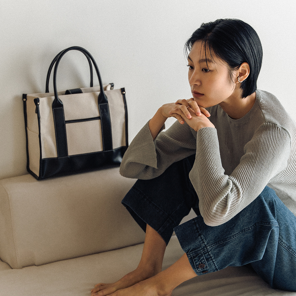 이피 아이브백 M 블랙 캔버스 토트백 - 상품 이미지