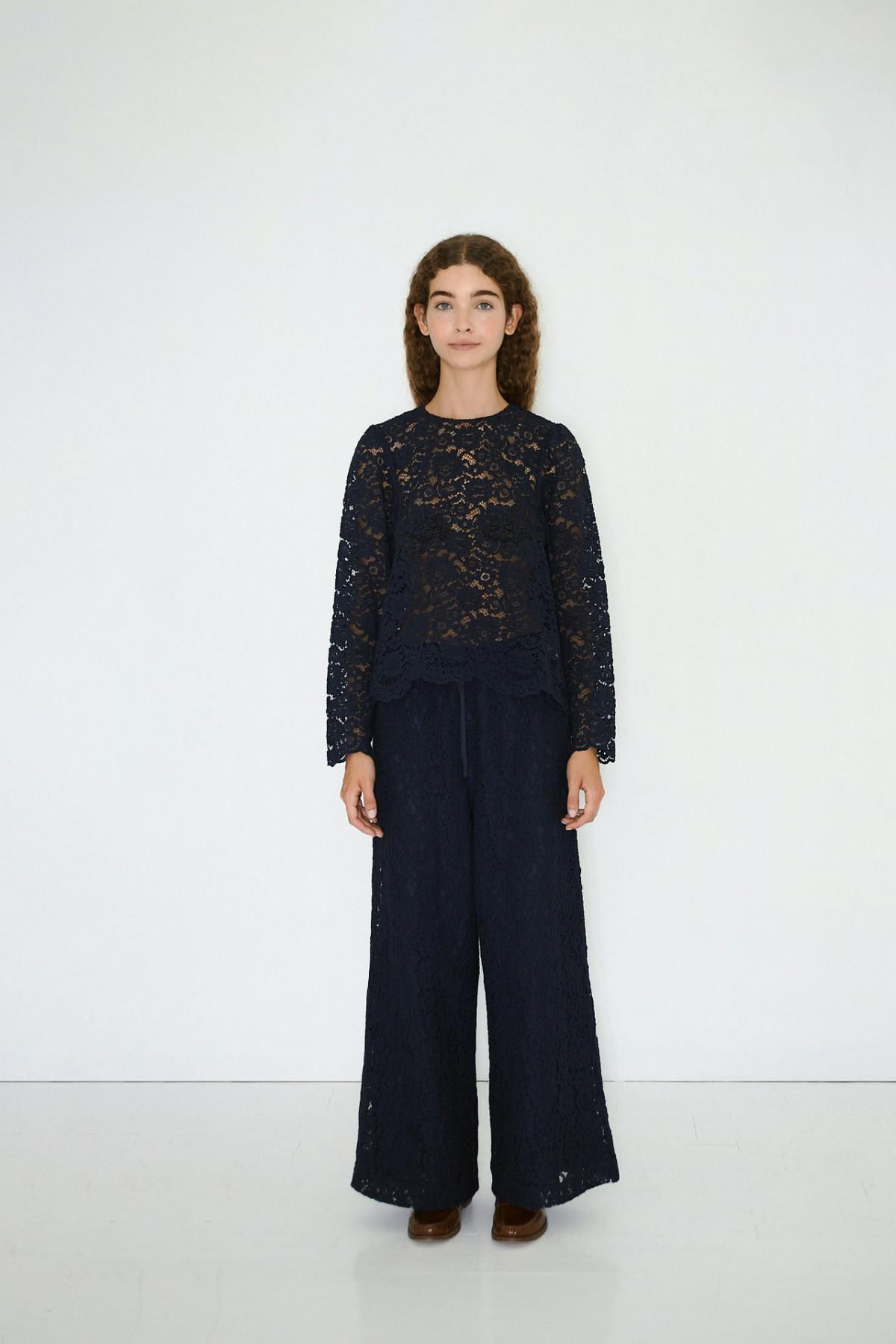 타이니코튼 레이스 네이비 블라우스 AW25-602107 NAVY - 상세 이미지 3