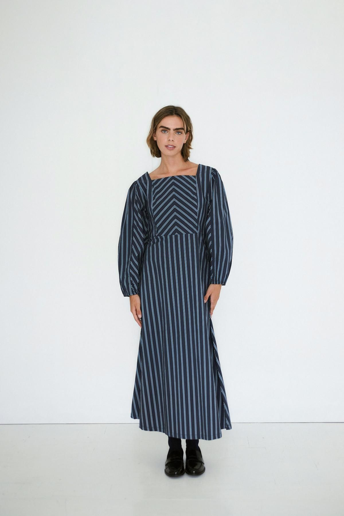 타이니코튼 스트라이프 네이비 미디 원피스 AW25-629107 ONE COLOR - 상세 이미지 5