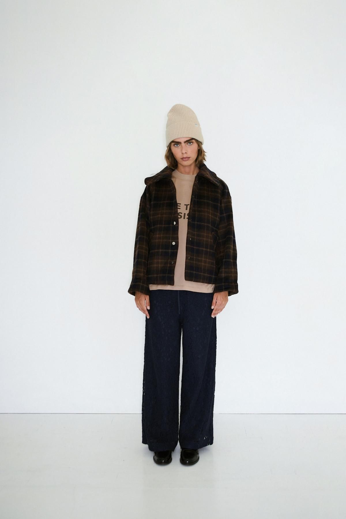 타이니코튼 체크 패턴 다크브라운 숏코트 AW25-769M05 ONE COLOR - 상세 이미지 5