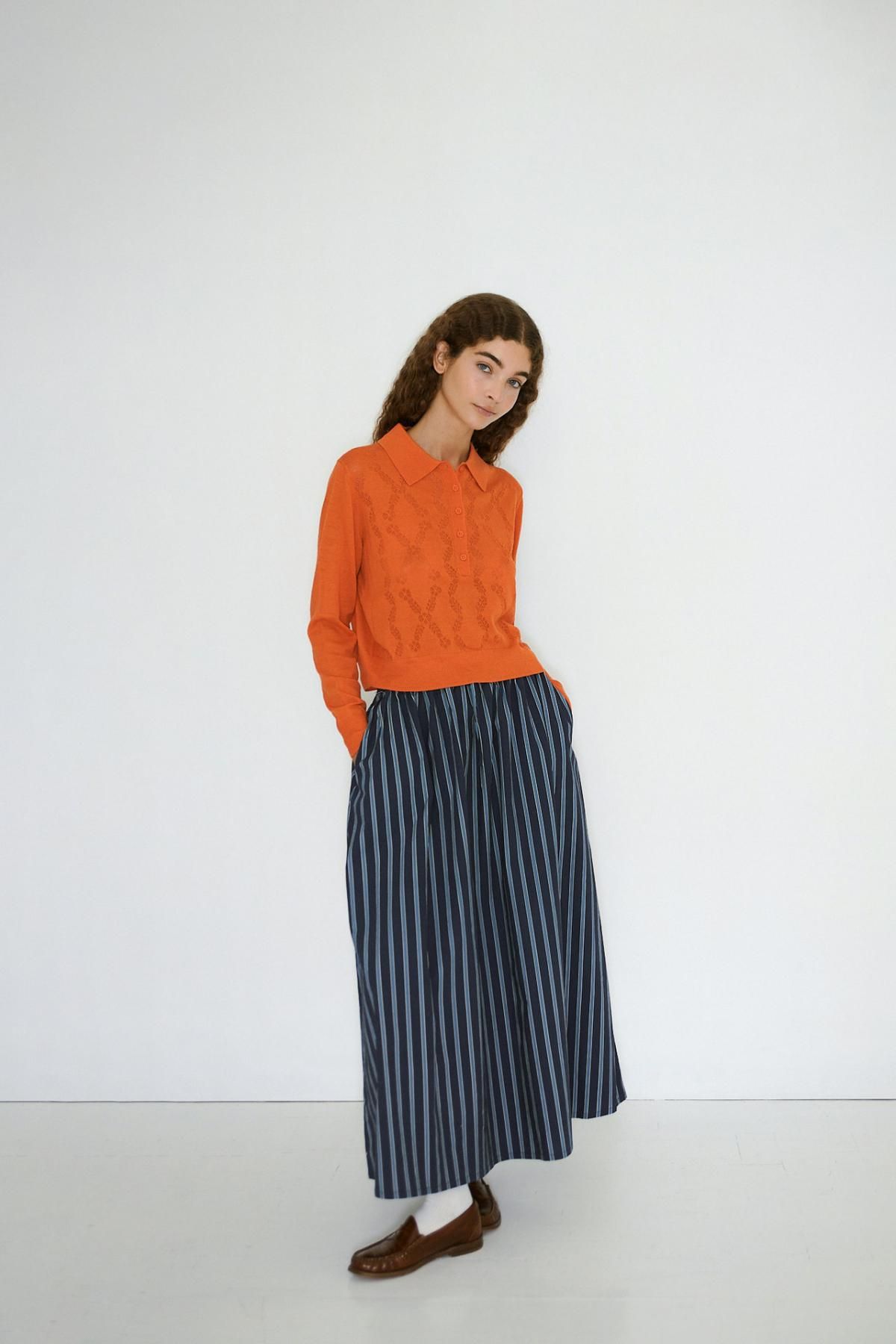 타이니코튼 볼륨 스트라이프 네이비 미디 스커트 AW25-631107 ONE COLOR - 상세 이미지 5