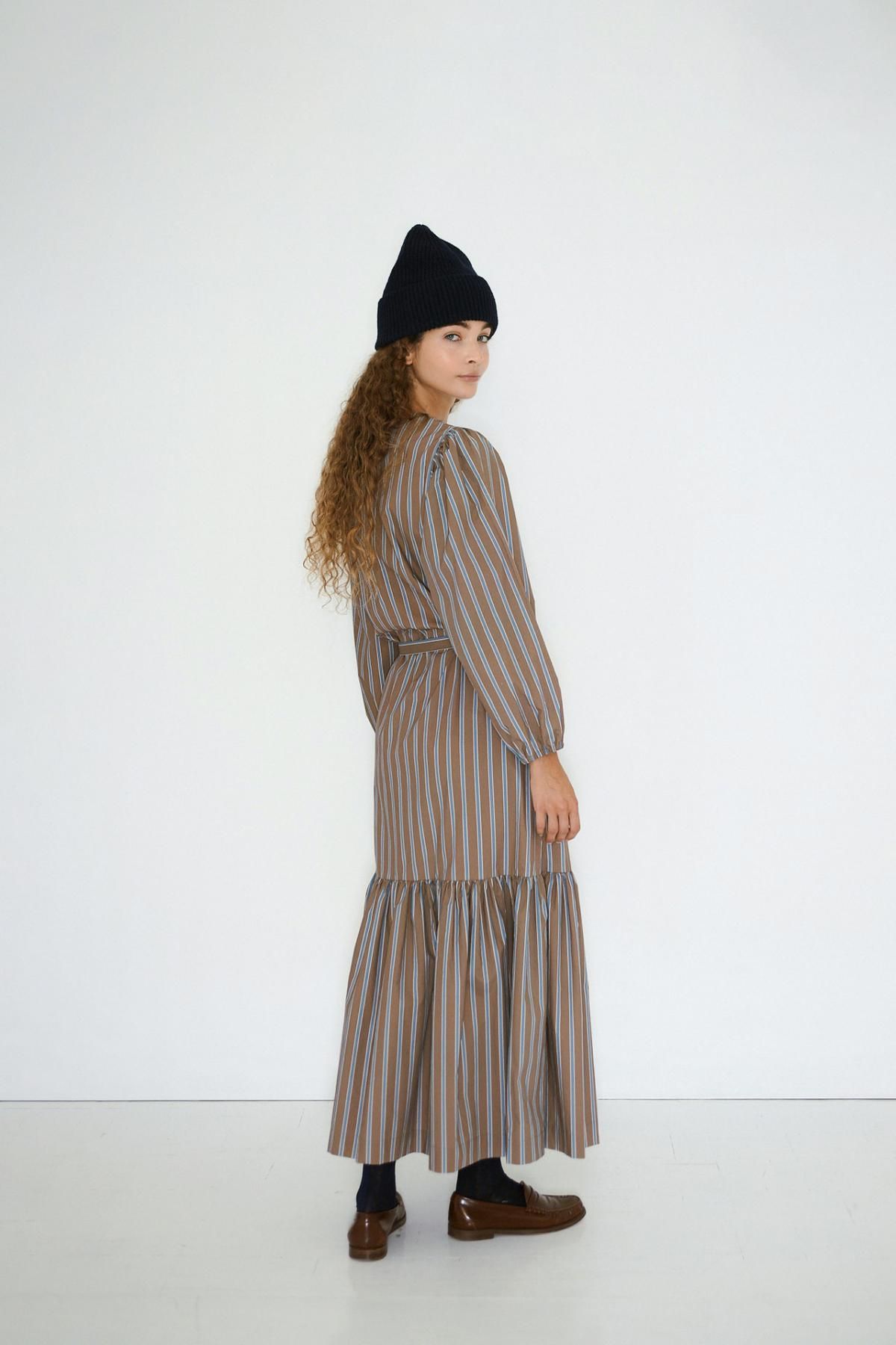 타이니코튼 모카 스트라이프 플레어 롱 원피스 AW25-632S37 ONE COLOR - 상세 이미지 4