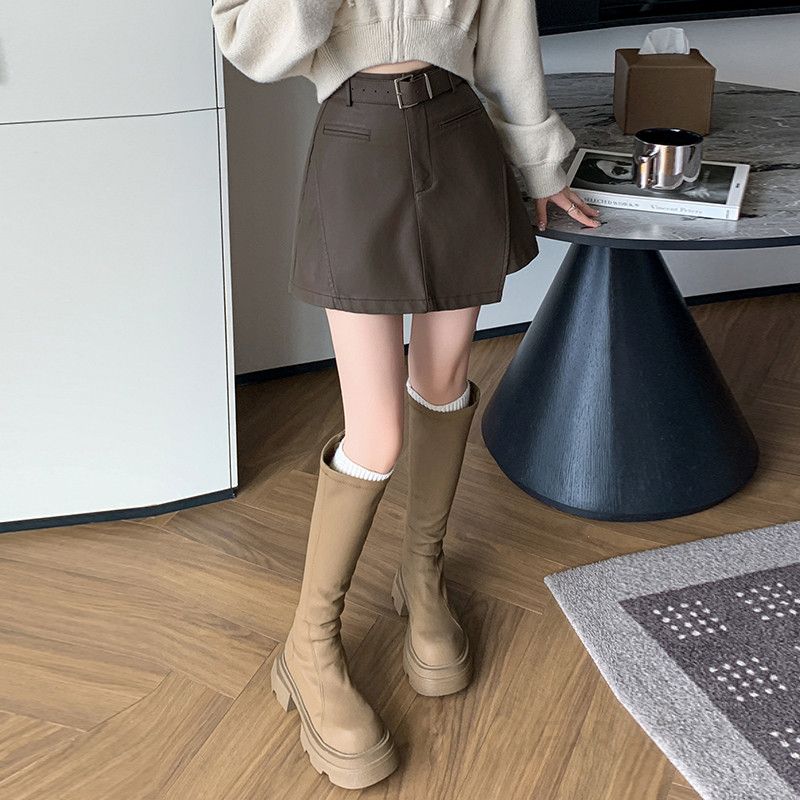 여성 하이웨이스트 가죽 A라인 스커트 팬츠 캐주얼 스타일 착용감 좋은 올매치 레더 스커트 미니멀한 디자인 데일리룩 가을 패션 - 상세 이미지 3