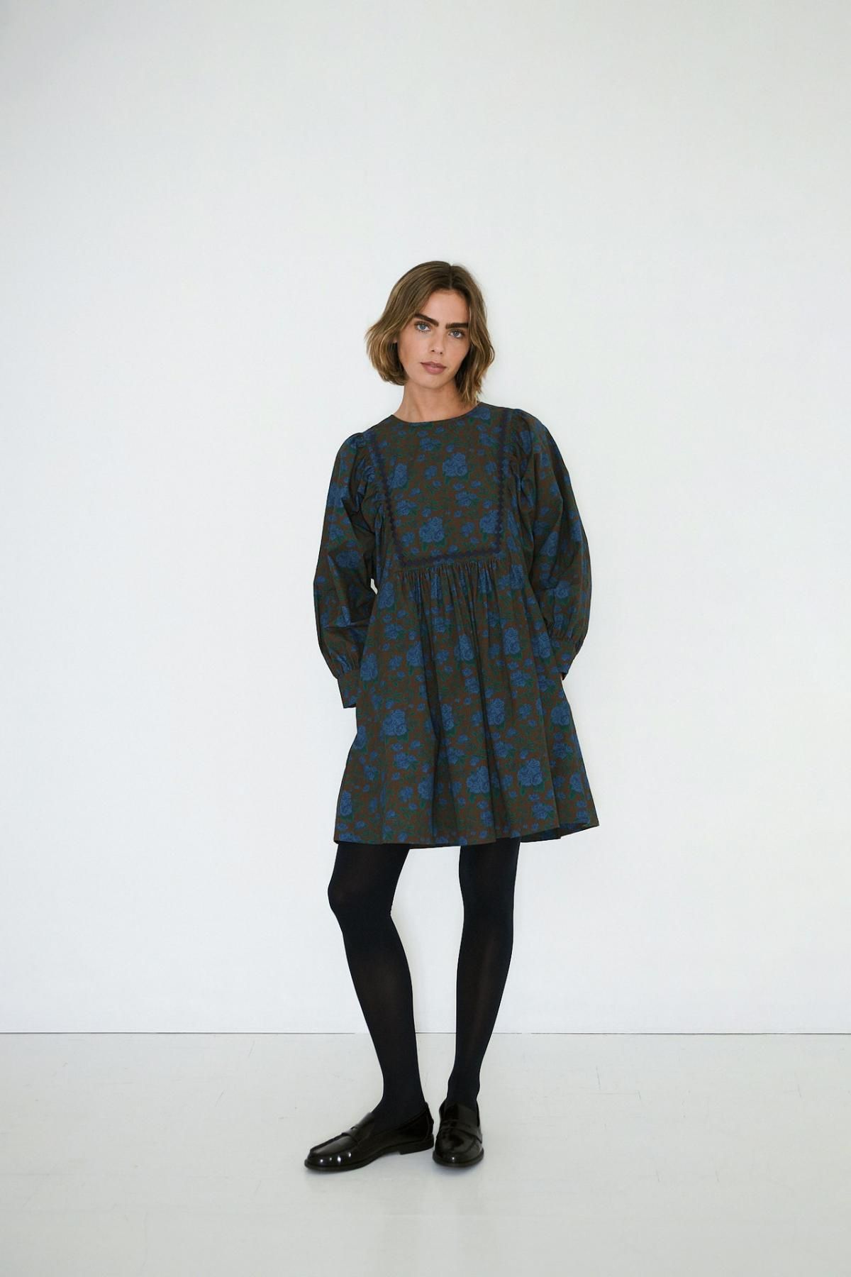 타이니코튼 로맨틱 플라워퍼프 다크브라운 미니 원피스 AW25-639M05 ONE COLOR - 상세 이미지 3