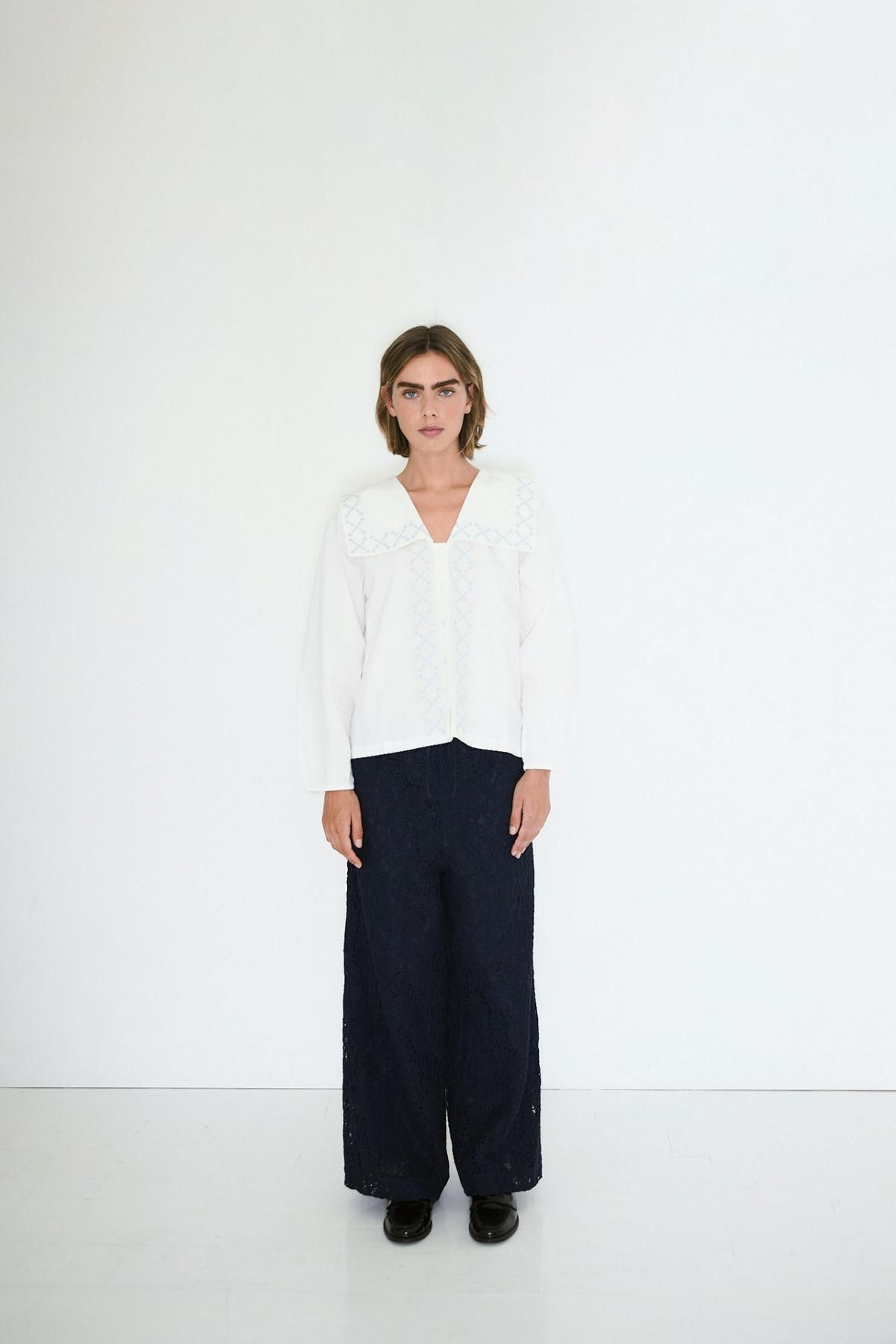 타이니코튼 에스닉 자수 오프화이트 블라우스 AW25-799104 ONE COLOR - 상세 이미지 3
