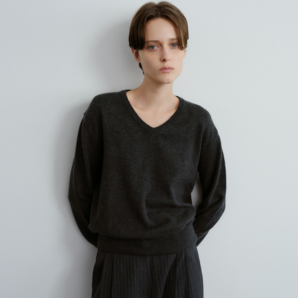 [블루브릭] Basic wool v-neck knit (charcoal) - 상품 이미지