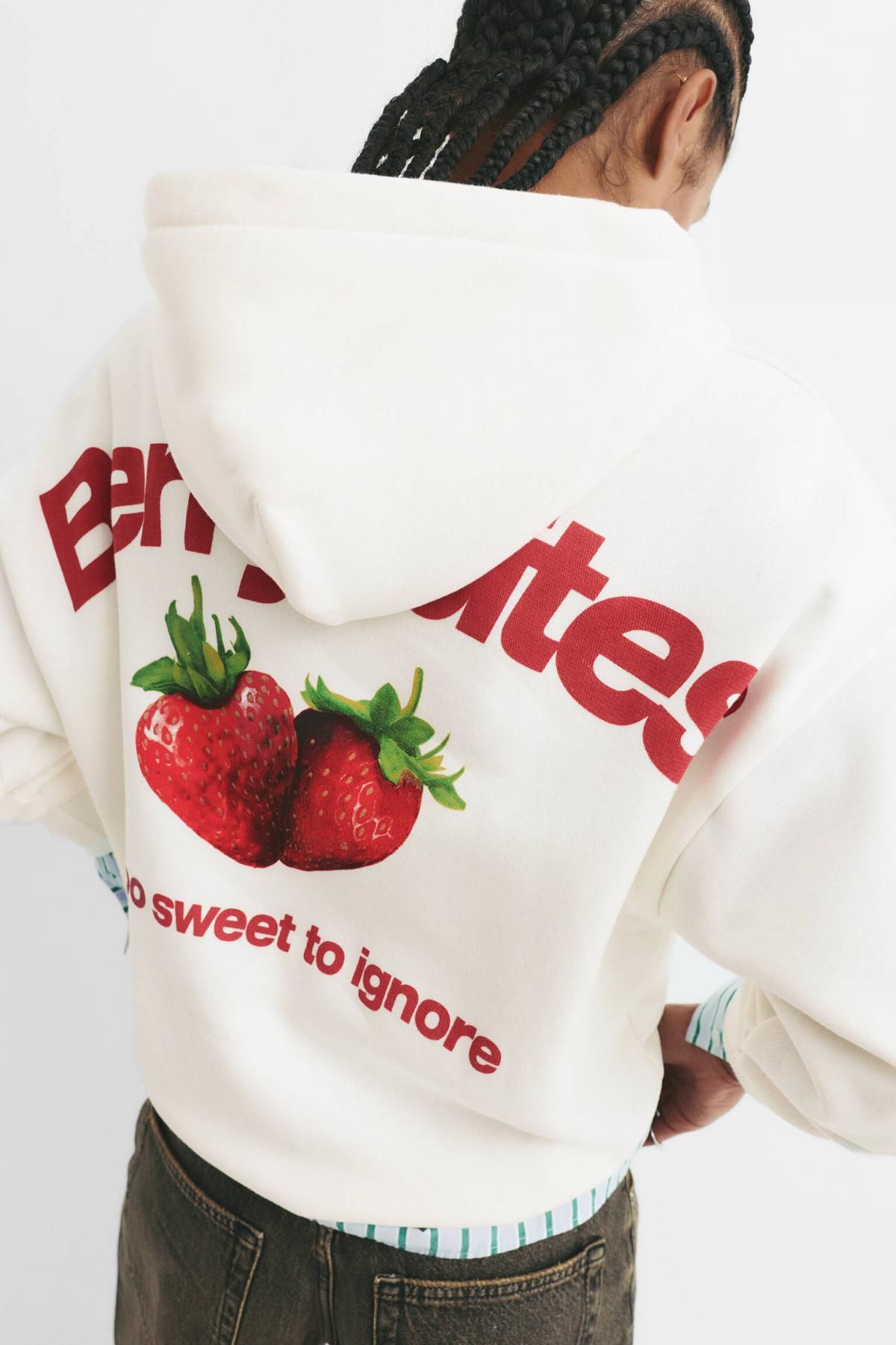 풀앤베어 딸기 그래픽 코튼 화이트 후드티 7560/341 ICE - 상세 이미지 3