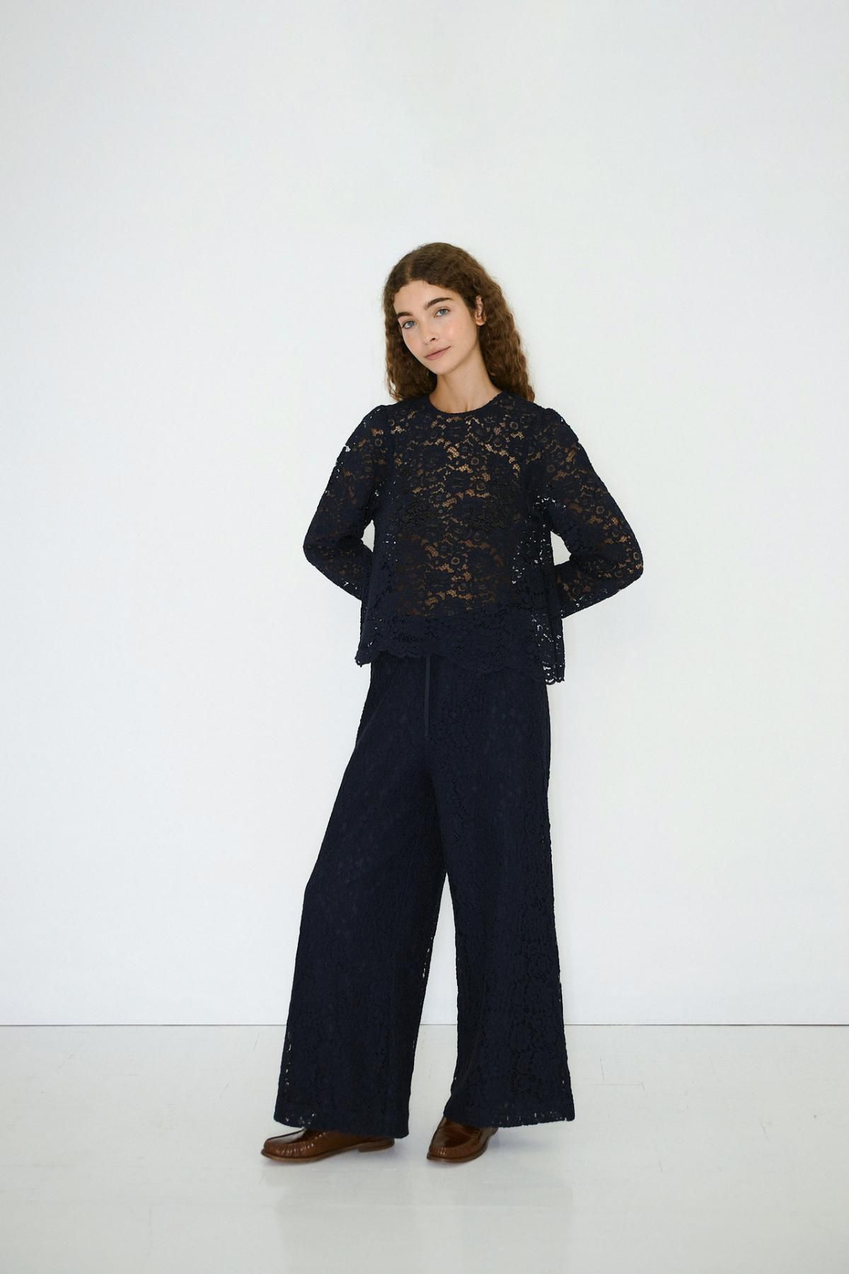 타이니코튼 레이스 네이비 블라우스 AW25-602107 NAVY - 상세 이미지 5