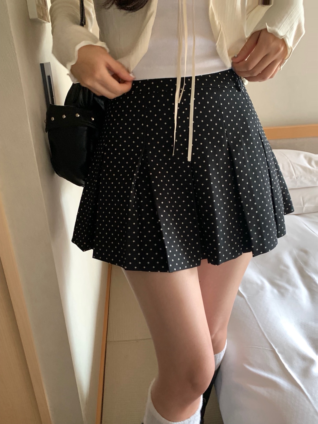 [고퀄리티/무배] 포로 도트 플리츠 미니 스커트 (속바지 안감)