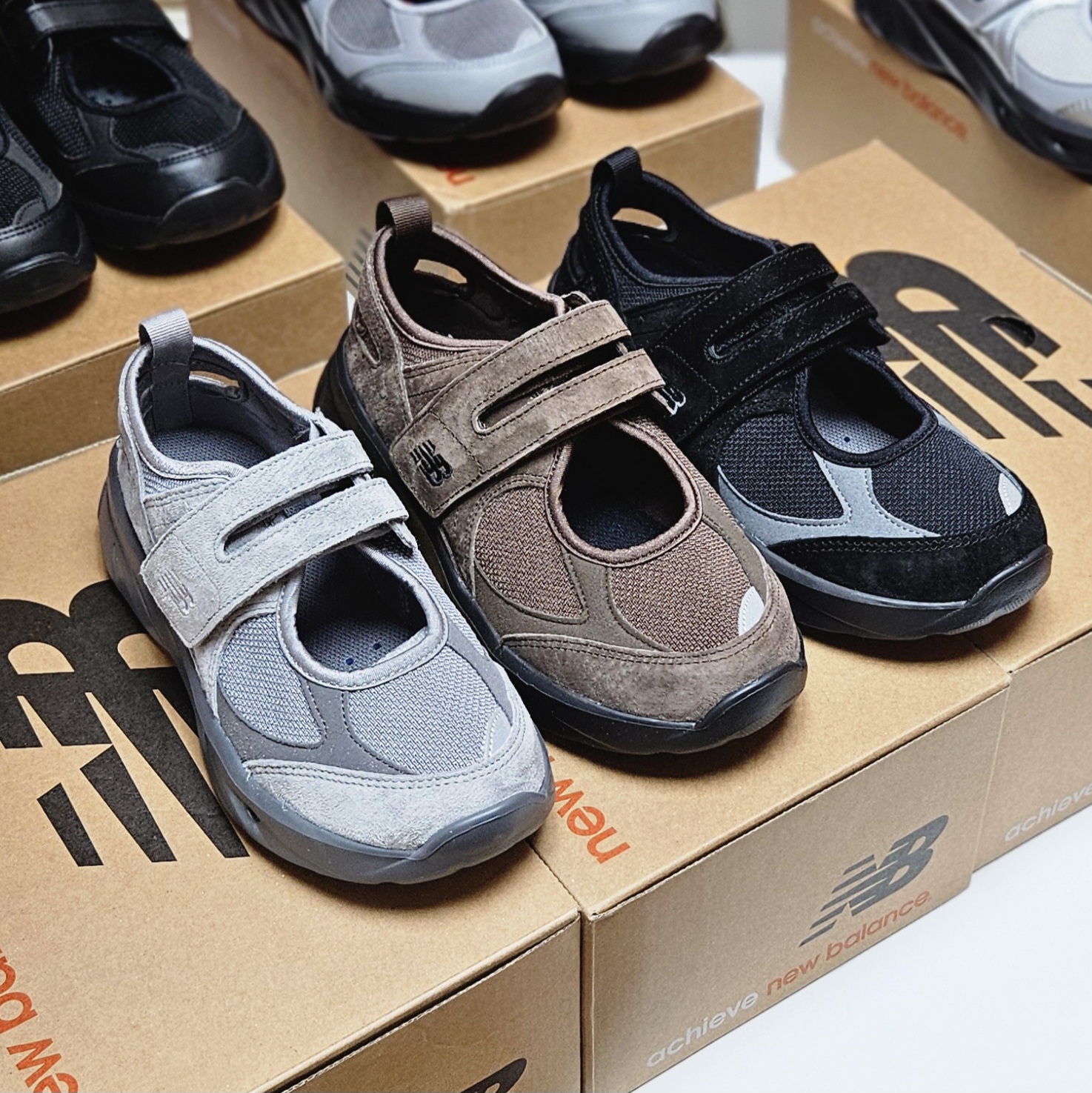 뉴발란스 브리즈 메리제인 슬리퍼 브라운 실버 블랙 SD2202 SD2203