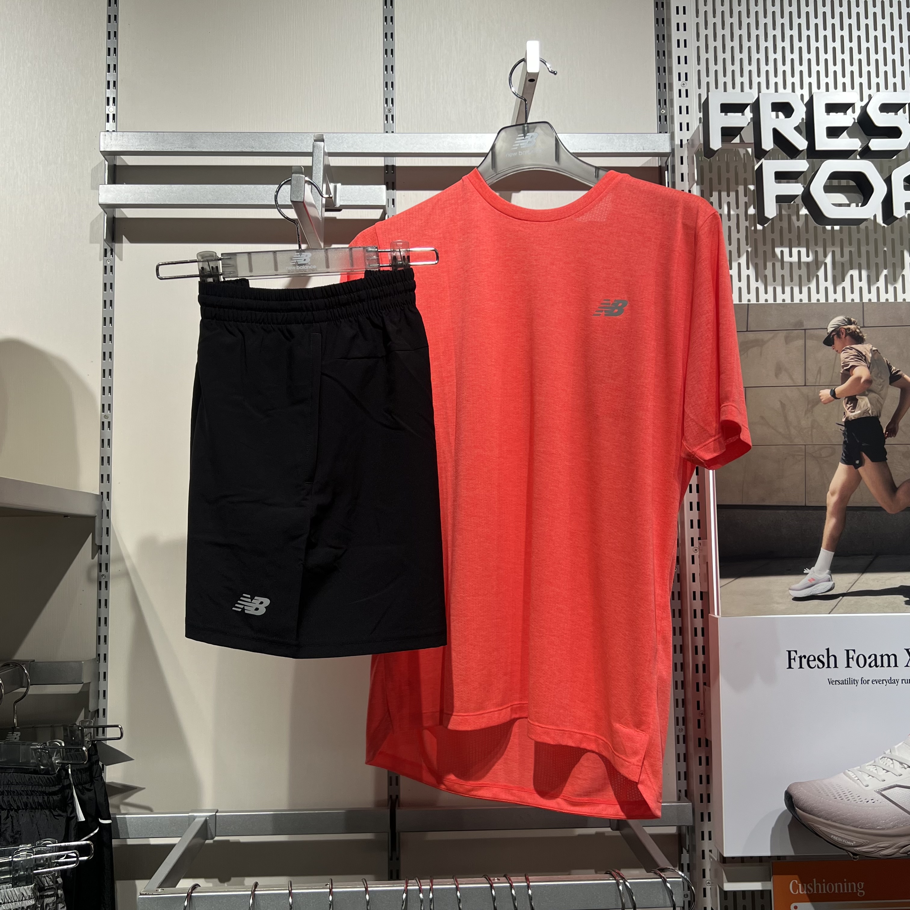 뉴발란스 러닝 반팔티 남자 여자 커플 프린팅 마라톤 헬스 트레이닝 경량 속건 반팔 오버핏 - 상품 이미지