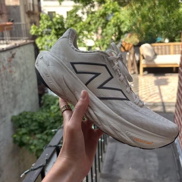 뉴발란스 프레쉬 폼 X 1080v14 2E 와이드 경량 남성 러닝화 M1080W142E