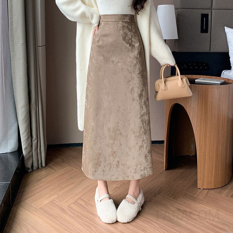 여성 가죽 미디 스커트 슬림핏 H라인 스타일 스트레이트 올매치 페이크레더 세련된 디자인 데일리룩 고급스러운 착용감 가을 패션 아이템 - 상품 이미지