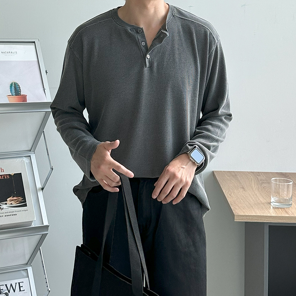 남자 긴팔티 오버핏 피그먼트 헨리넥 와플 피케 티셔츠 - 상세 이미지 2