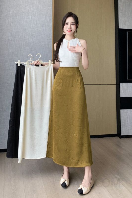 A라인 새틴 롱스커트 가을 여성 신상 중간길이 레트로 스타일 우아한 흐르는 핏 데일리 캐주얼 편안한 착용감 모던한 디자인 여성스러운 분위기 이미지 6