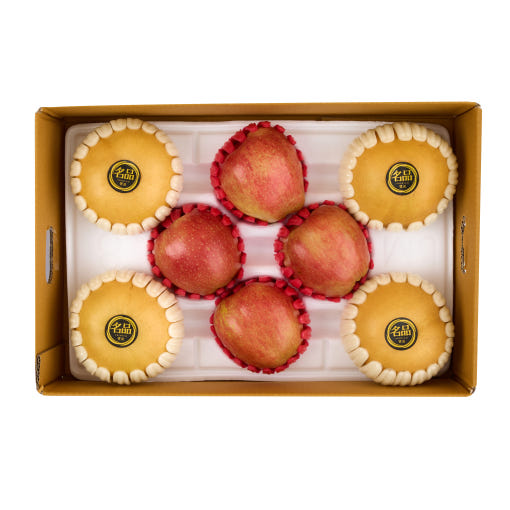 [사과가 깨끗하게 종이 포장된 모습]