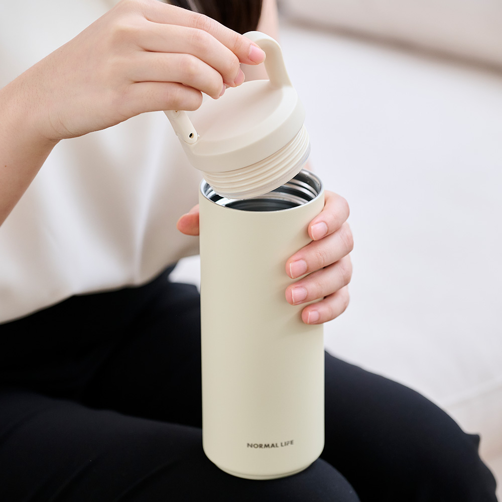 노멀라이프 스텐 손잡이 텀블러 보온보냉 휴대용 물병 핸디후크 텀블러 550ml 크림 - 메인 이미지