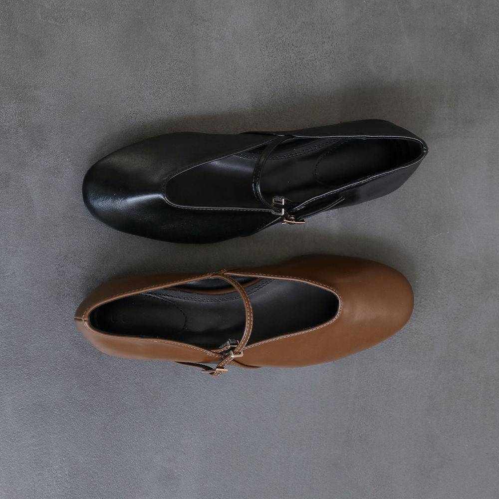 러델 스트랩 플랫슈즈 절개 슬림 메리제인