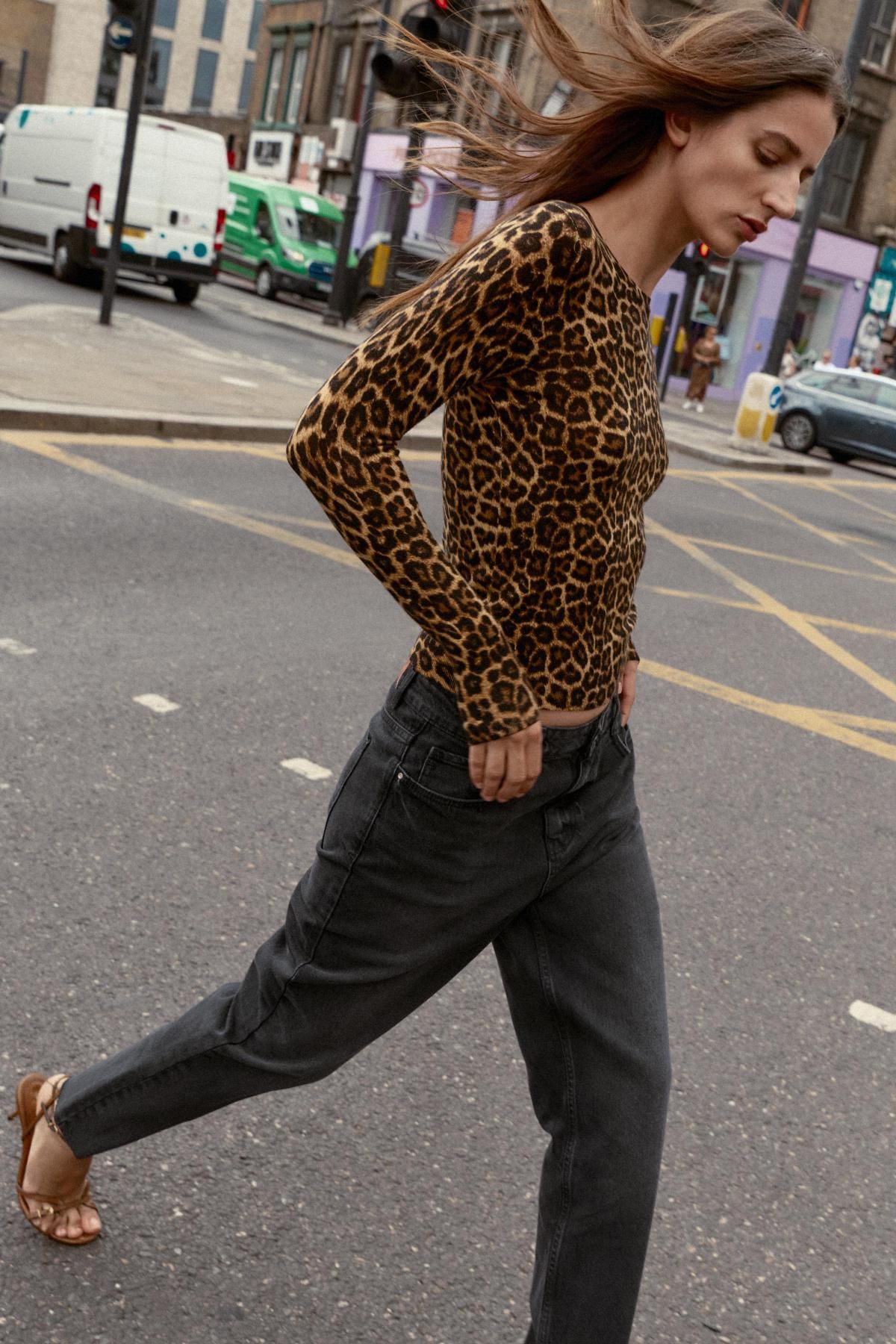 자라 애니멀프린트 라운드넥 니트 스웨터 0506/110 BLACK / BROWN - 상세 이미지 2