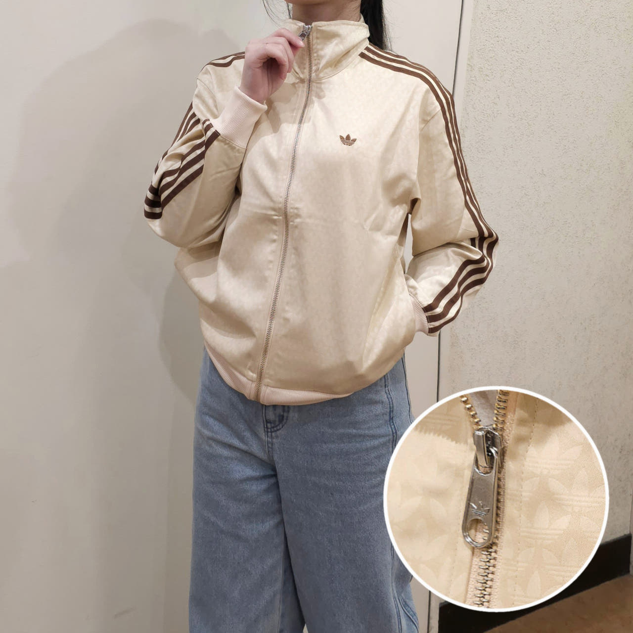 아디다스 여성 파이어버드 오버핏 져지 모노그램 트랙탑 집업자켓 IS3860베이지, M - 상세 이미지 5