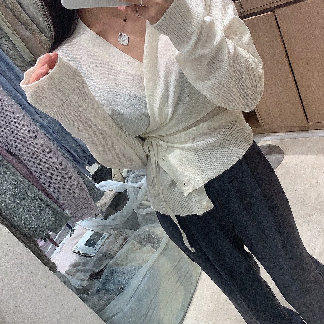 오버무드 울50 페미닌 슬림 노카라 브이넥 언발 투웨이 꼬임 스트랩 가디건 4color - 상세 이미지 3