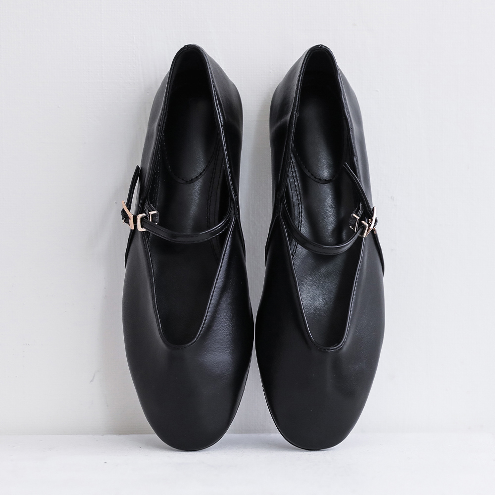 러델 스트랩 플랫슈즈 절개 슬림 메리제인