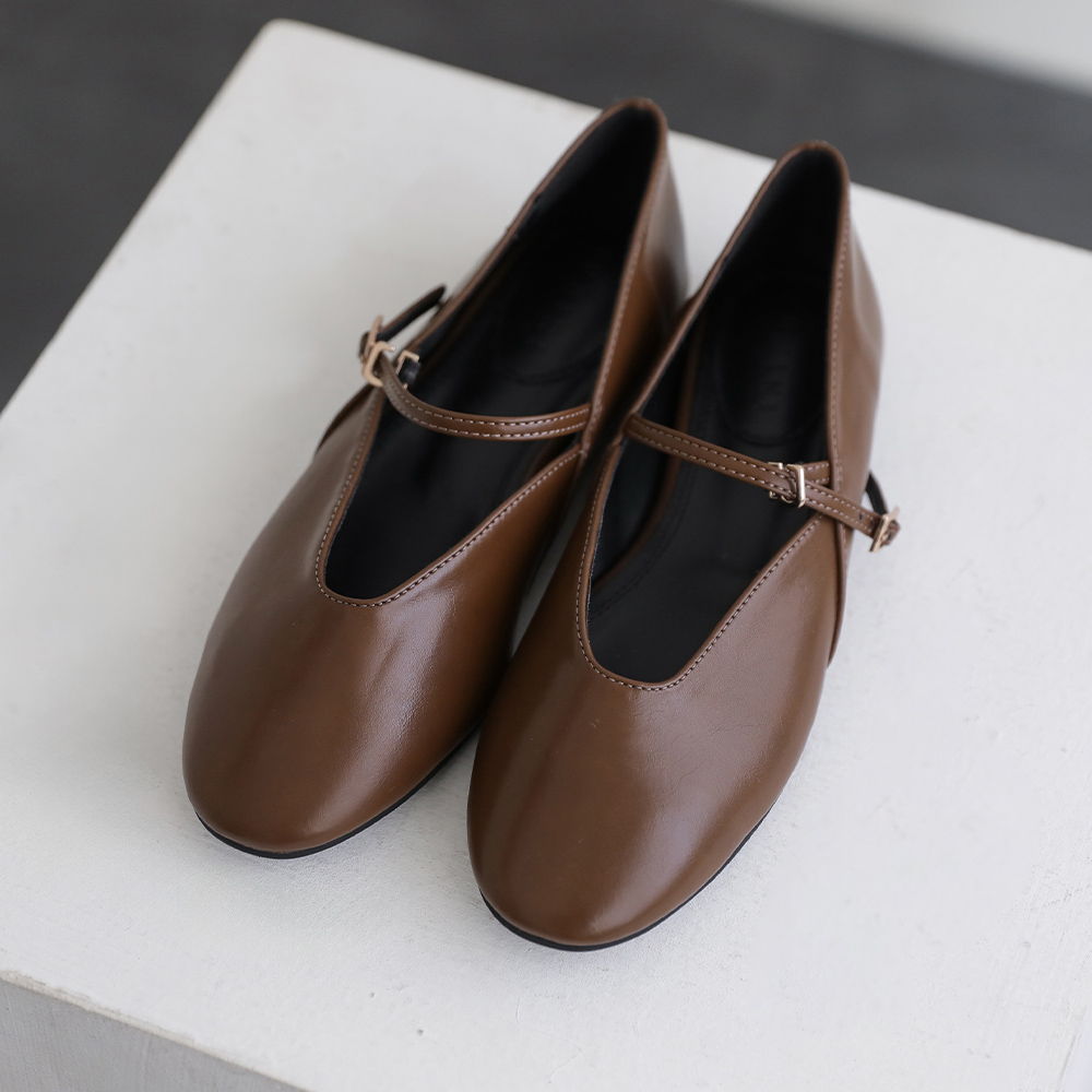 러델 스트랩 플랫슈즈 절개 슬림 메리제인