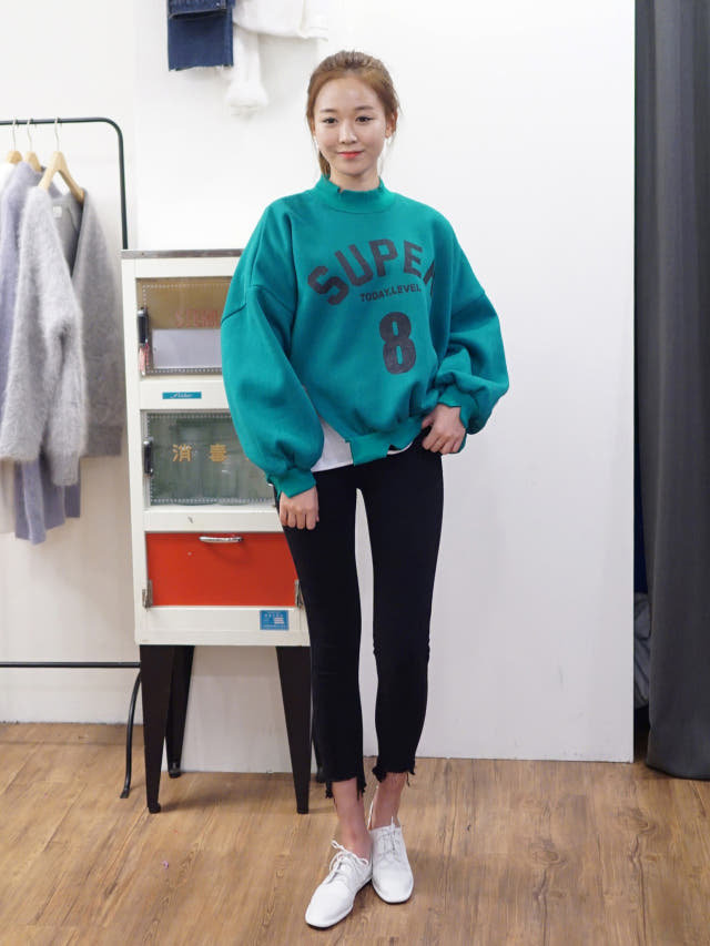 퍼프소매 옆트임 빈티지맨투맨 이미지 4