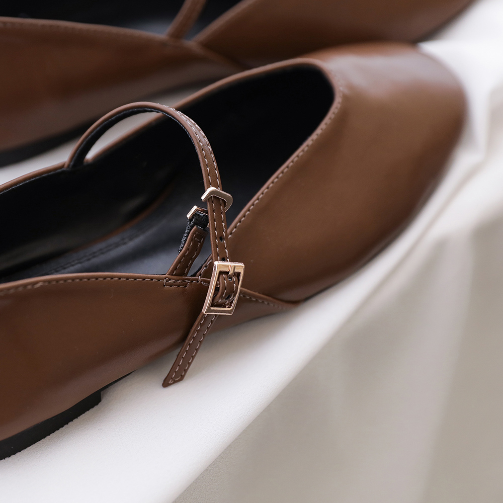 러델 스트랩 플랫슈즈 절개 슬림 메리제인