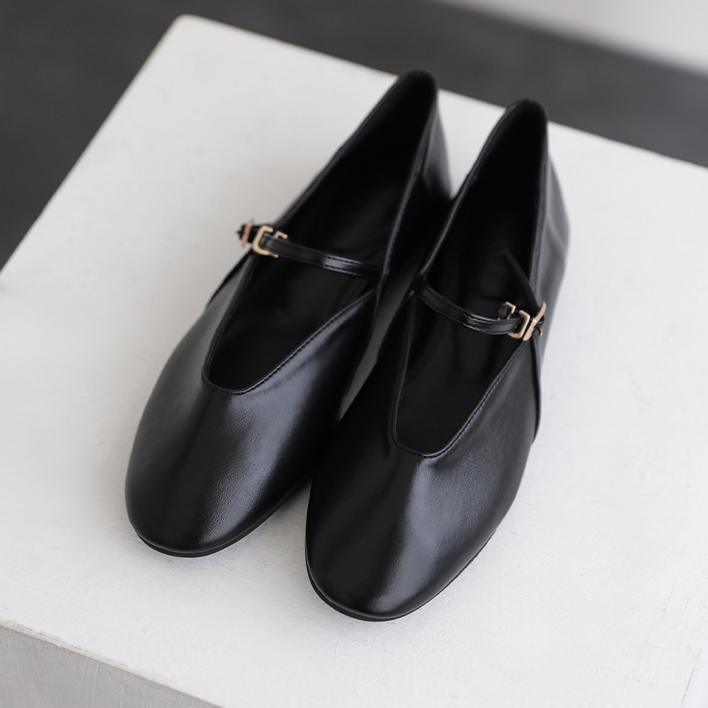 러델 스트랩 플랫슈즈 절개 슬림 메리제인