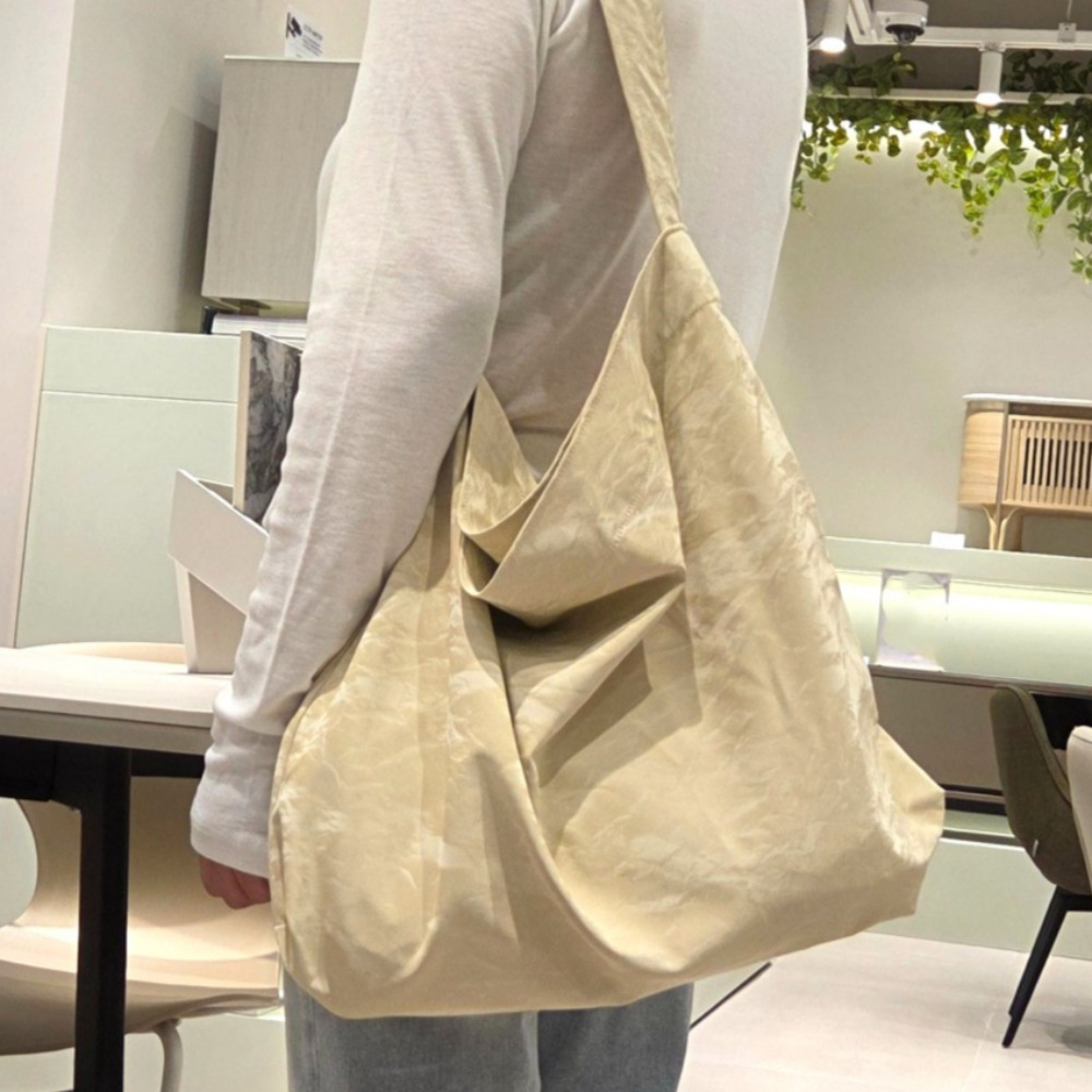 스웨이드 질감 벨벳 드레이프 에코백 아이보리 카멜 칼라 - 상품 이미지