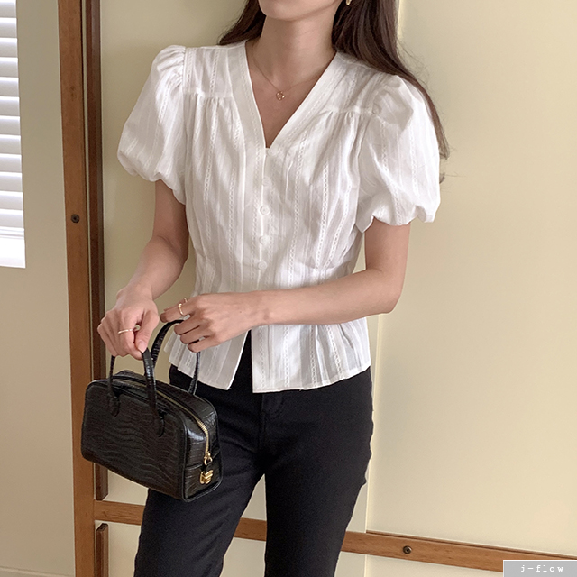 포트 브이넥 자수 허리 핀턱 퍼프 블라우스 2col 봄 여름 코튼 레이스 자수 제이플로우 - 상세 이미지 4