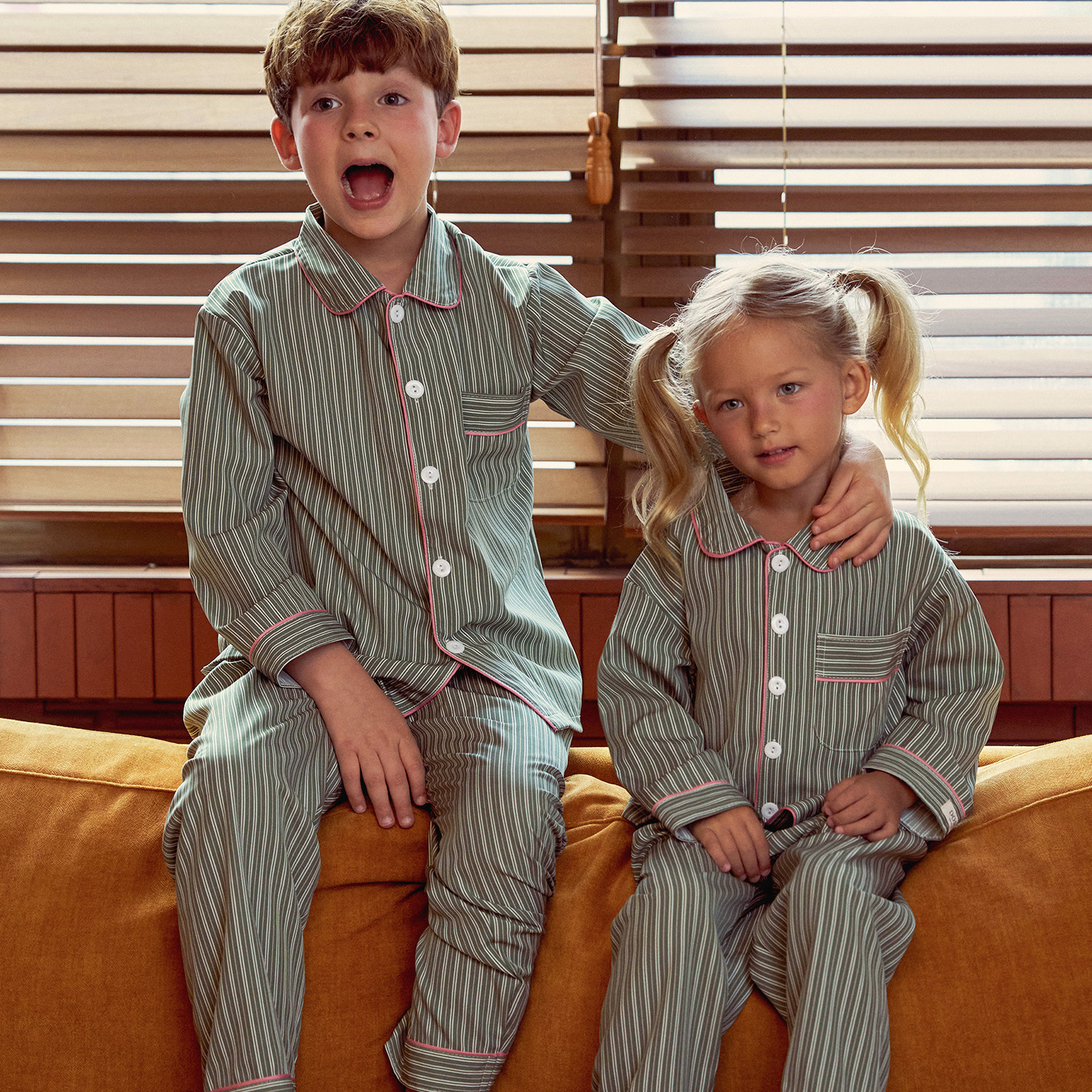 [도씨] 실크핏 웬즈데이 긴팔 키즈 잠옷 세트