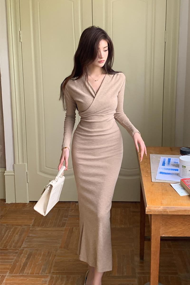 가을 브이넥 머메이드 니트 롱원피스 슬림핏 데일리룩 이미지 6