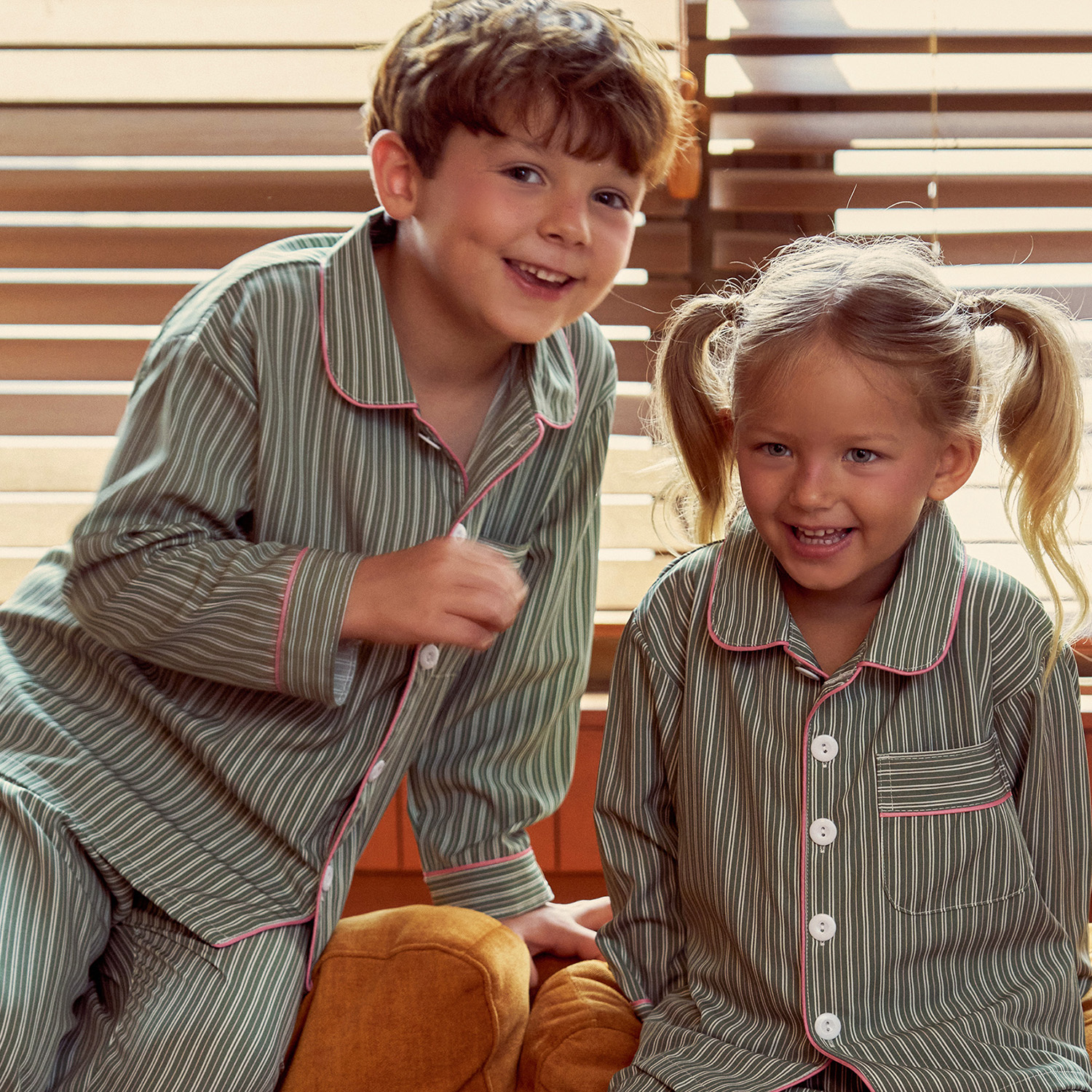 [도씨] 실크핏 웬즈데이 긴팔 키즈 잠옷 세트