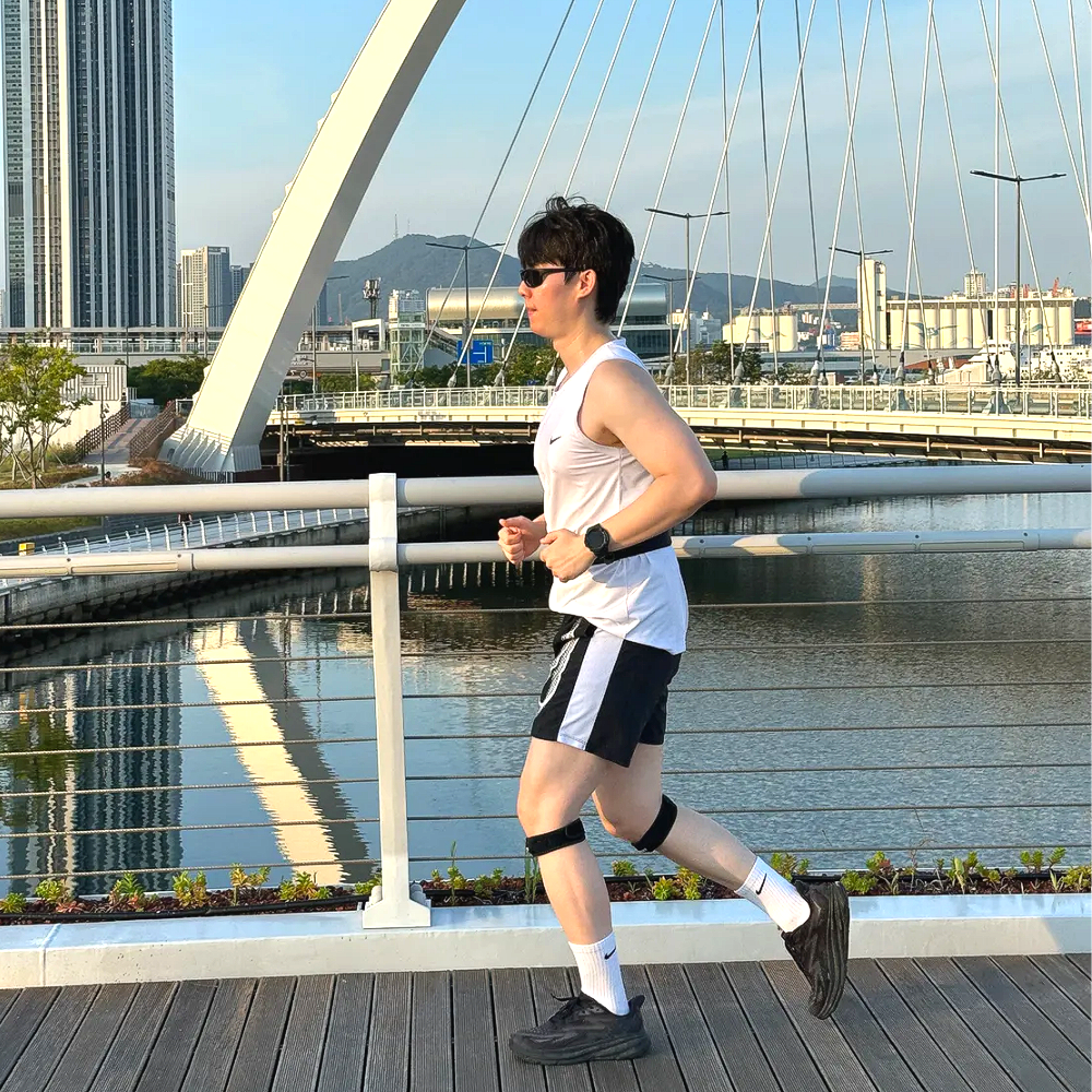 체크인바디 러닝 무릎보호대 등산 헬스 마라톤 배드민턴 슬개골 슬개건 연골 아대 밴드 한쪽 - 상세 이미지 2