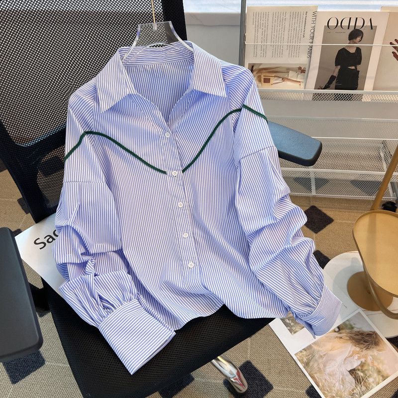 여성 긴팔 폴로 칼라 셔츠 구김없는 링클프리 스타일 데일리룩 스트라이프 셔츠 봄가을 여성의류 모던한 디자인 캐주얼한 착용감 - 상품 이미지