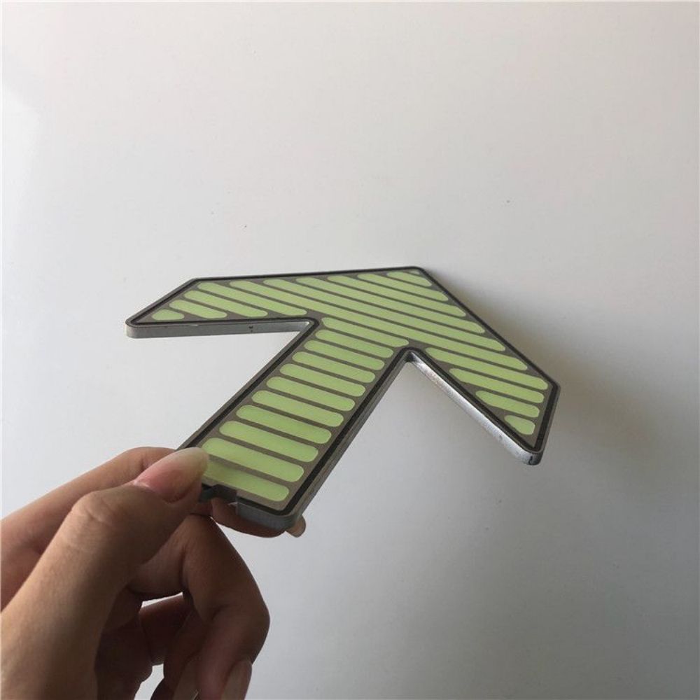 야광 화살표 축광 표지판 방향표시 인테리어 장식 소품 형광색(야광) / 85x150x5mm - 상세 이미지 3