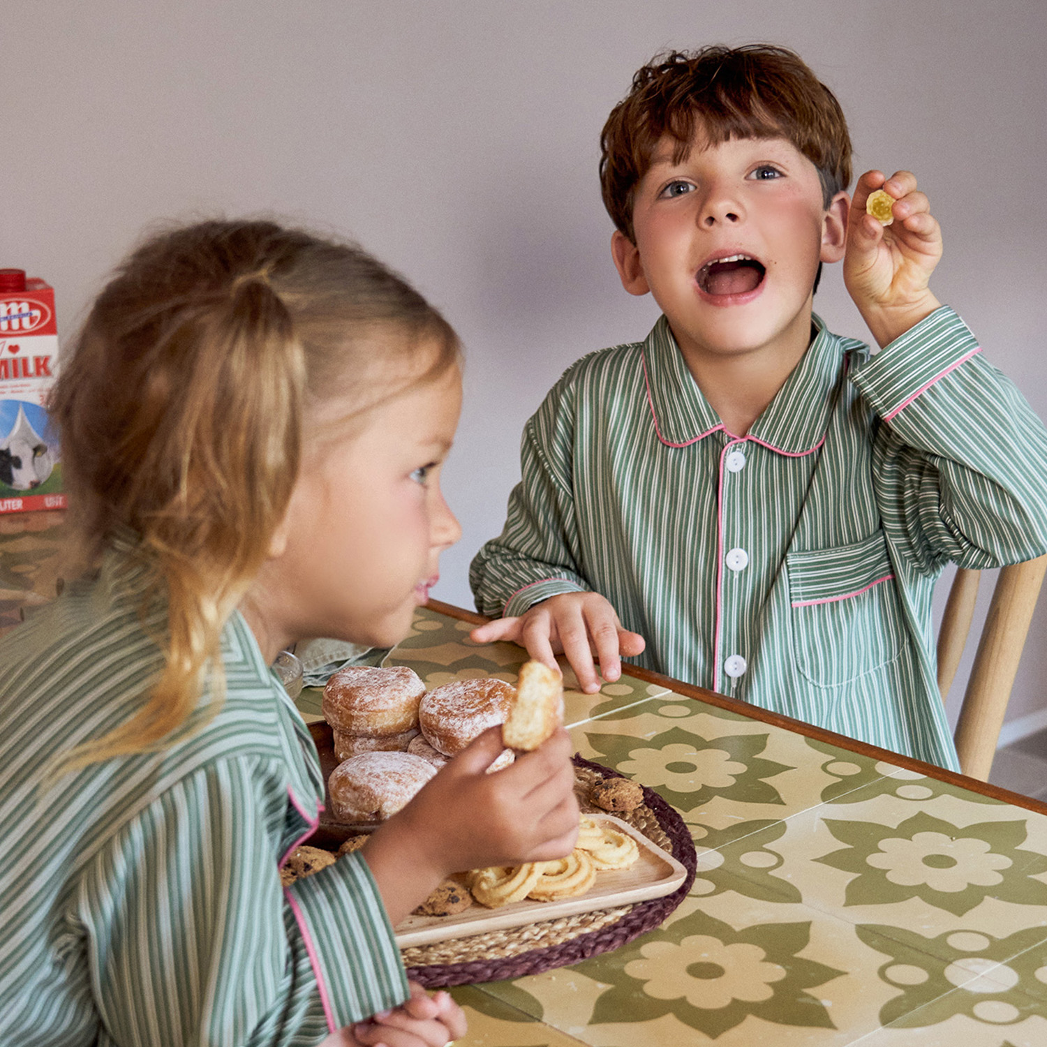 [도씨] 실크핏 웬즈데이 긴팔 키즈 잠옷 세트