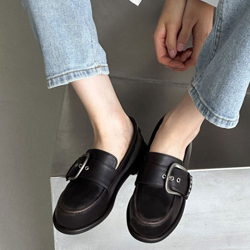 클래식 메탈 사각버클 스트랩 로퍼 블랙 브라운 데일리 슈즈 - 상세 이미지 2