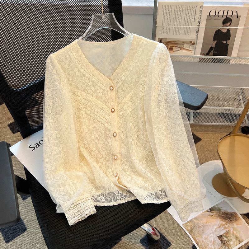 여성 브이넥 쉬폰 레이스 블라우스 가을 데일리 루즈핏 셔츠 스타일리시한 디자인 편안한 착용감 예쁜 하객룩 고급스러운 느낌
