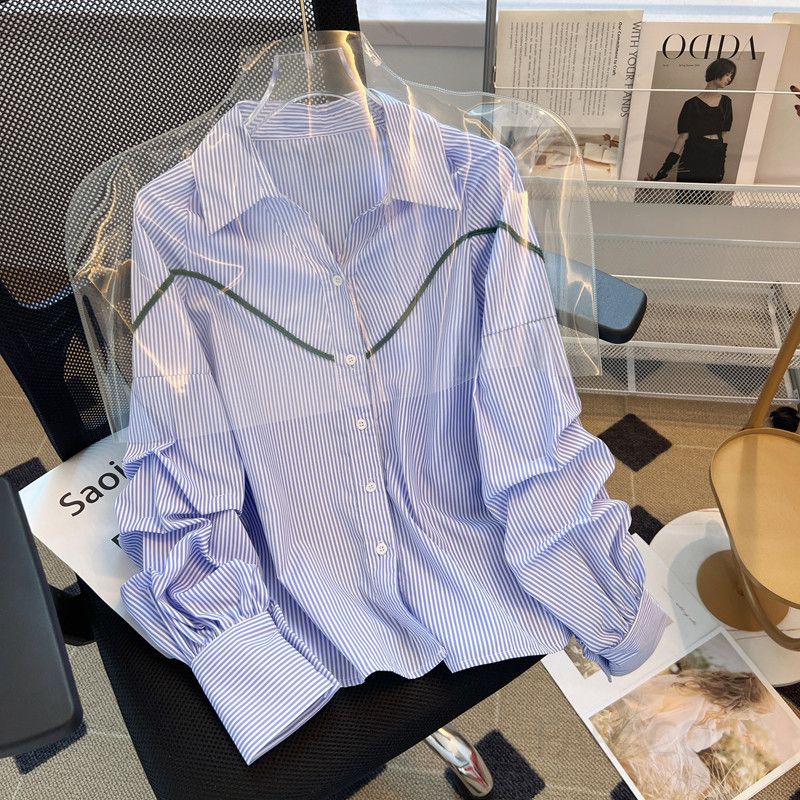 여성 긴팔 폴로 칼라 셔츠 구김없는 링클프리 스타일 데일리룩 스트라이프 셔츠 봄가을 여성의류 모던한 디자인 캐주얼한 착용감 - 상세 이미지 2