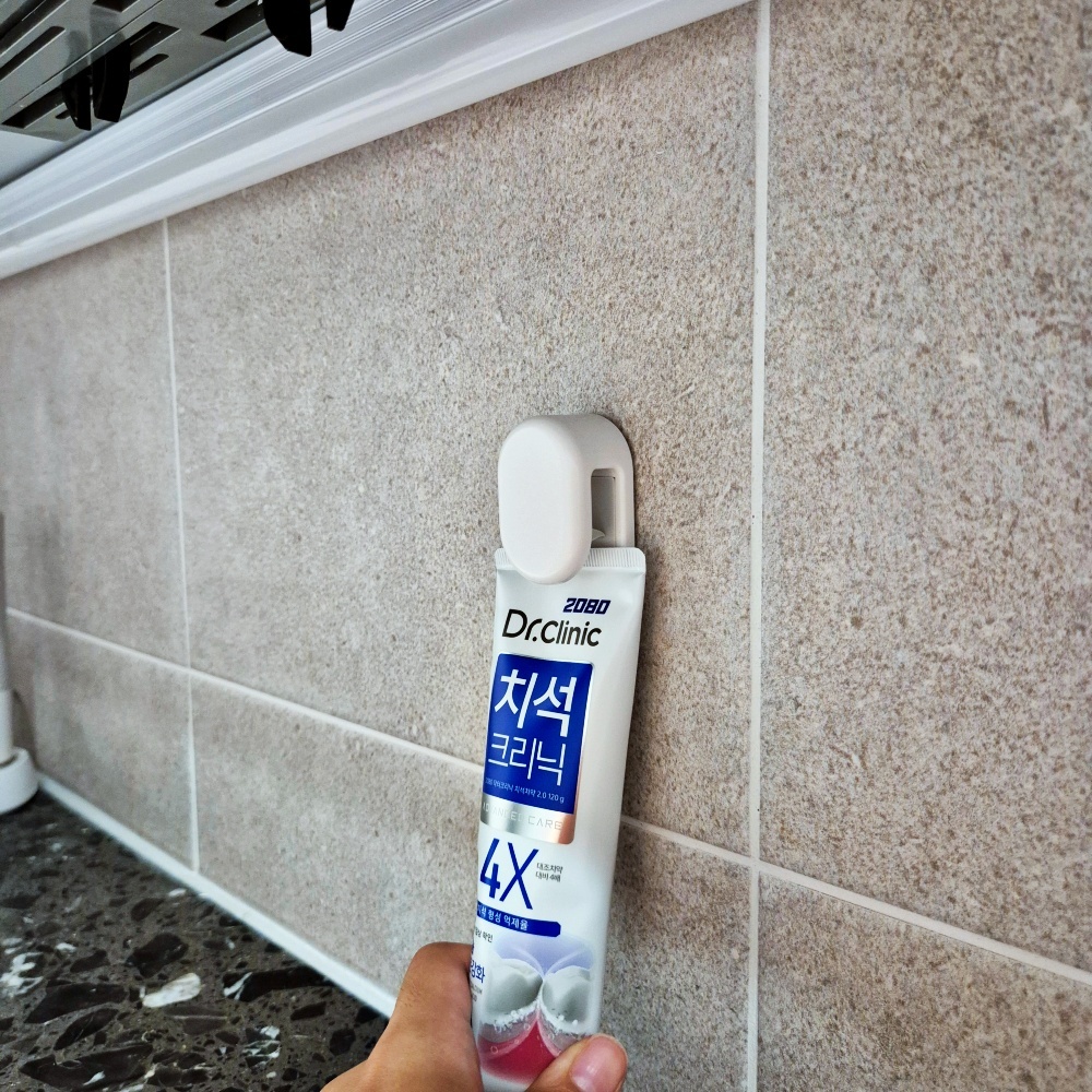 공중부양 라운드 치약걸이 튜브꽂이 연고걸이 - 상세 이미지 4