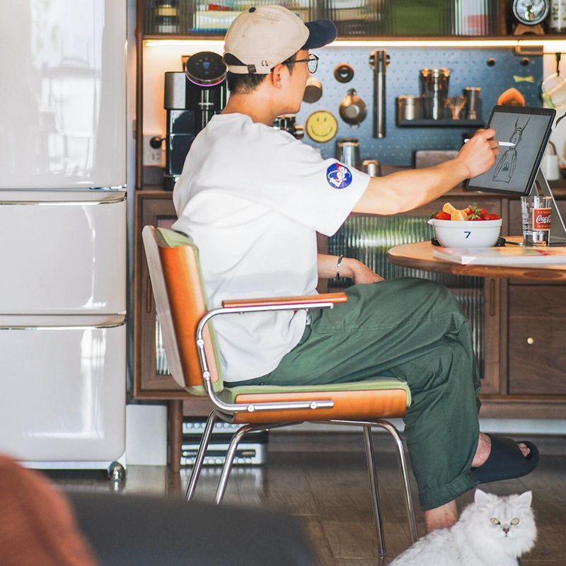 빈티지 카페 의자 텐더 가죽 식당 라탄 엔틱 암체어 라운지 인테리어 가죽안락 체리 팔걸이 포레스트그린쿠션 - 상세 이미지 2
