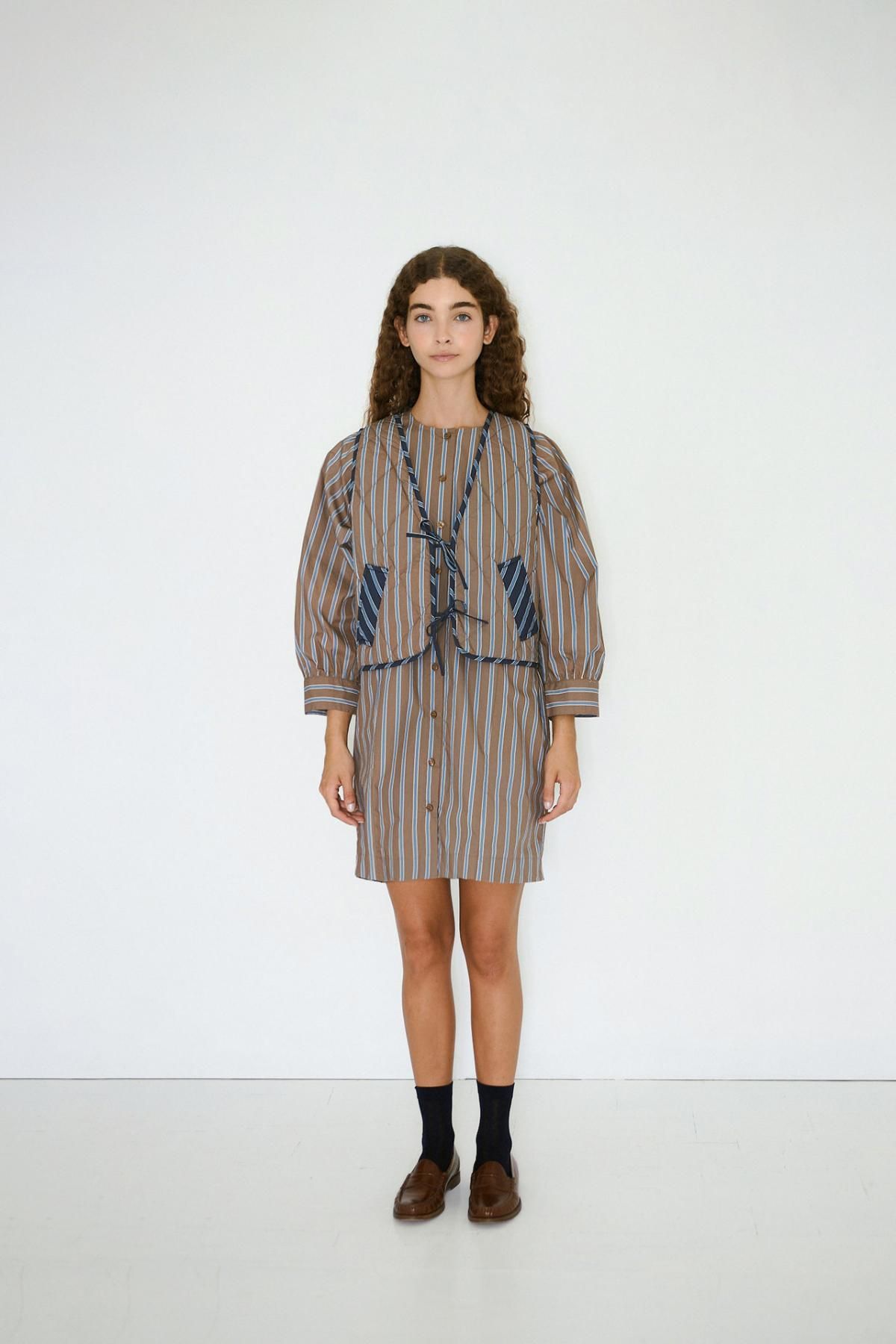 타이니코튼 모카 스트라이프 패턴 테크니컬 패딩 베스트 AW25-634S37 ONE COLOR - 상세 이미지 3