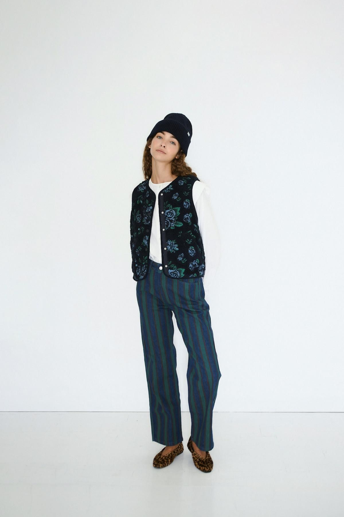 타이니코튼 플라워 패턴 네이비 플리스 베스트 AW25-810107 ONE COLOR - 상세 이미지 5