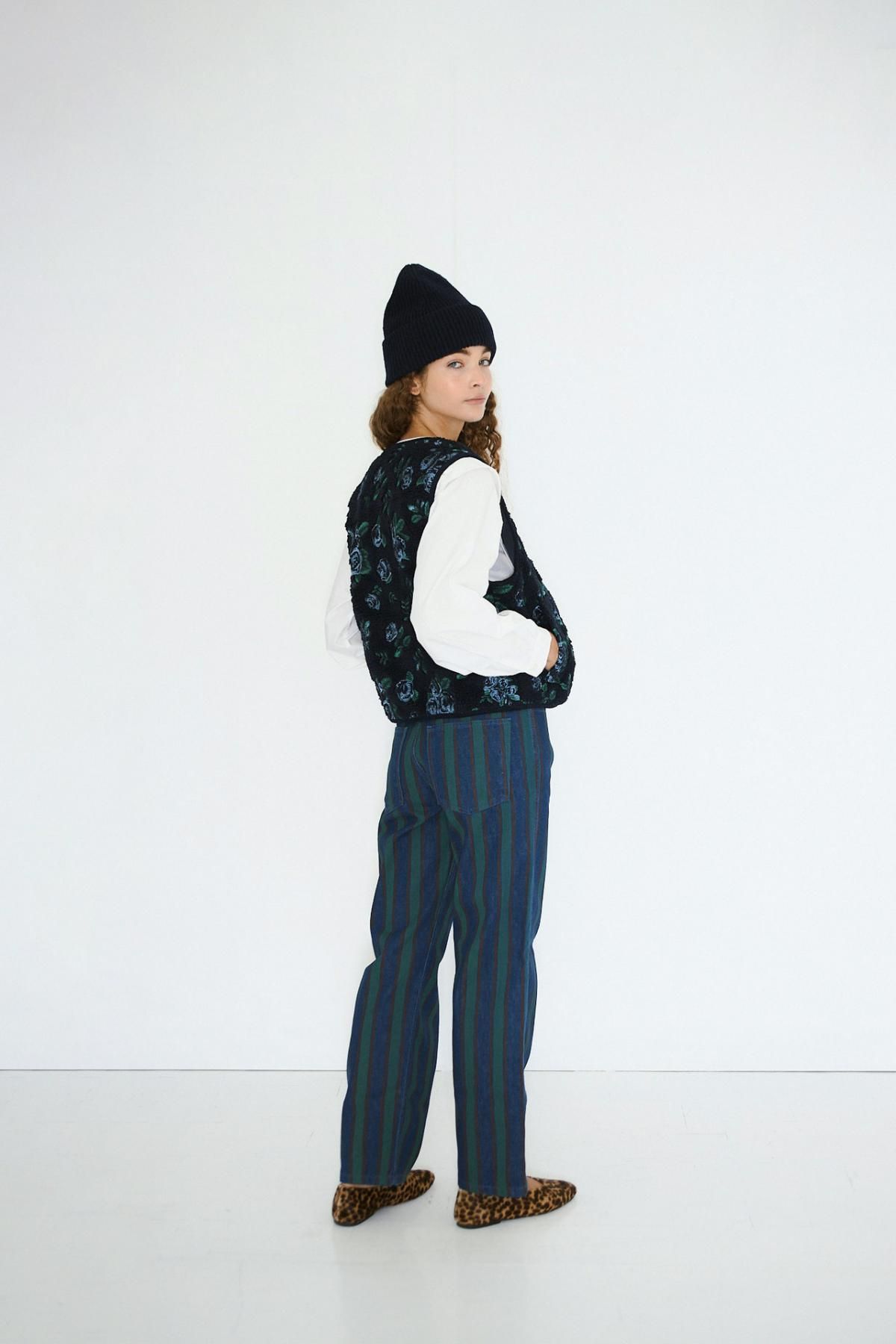 타이니코튼 플라워 패턴 네이비 플리스 베스트 AW25-810107 ONE COLOR - 상세 이미지 4